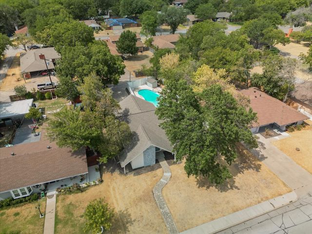 742 Austrian Road, Grand Prairie, TX 75050