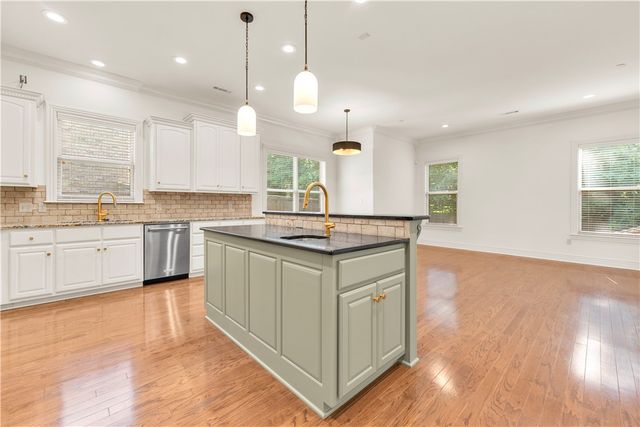 5104 S Sloan Circle, Rogers, AR 72758