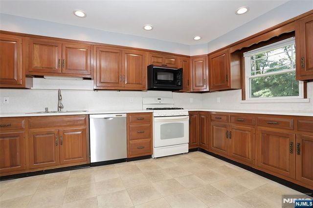 28-19 Warren Road, Fair Lawn, NJ 07410