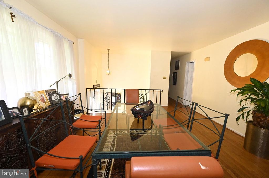 Image 3 of property listing at 1416 2ND ST, Lanham, MD 20706