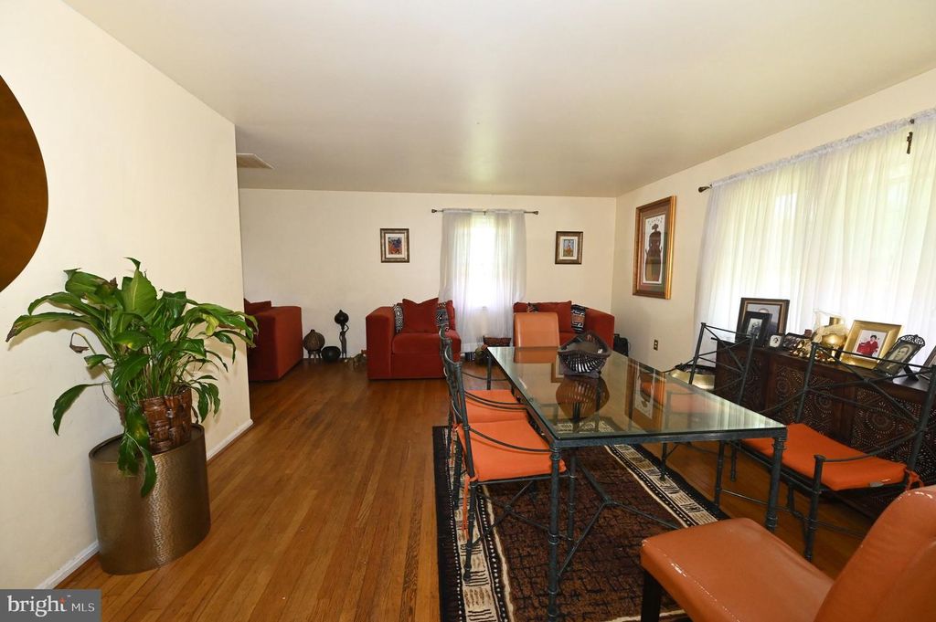 Image 4 of property listing at 1416 2ND ST, Lanham, MD 20706