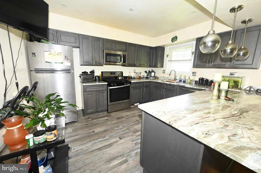 Image 6 of property listing at 1416 2ND ST, Lanham, MD 20706