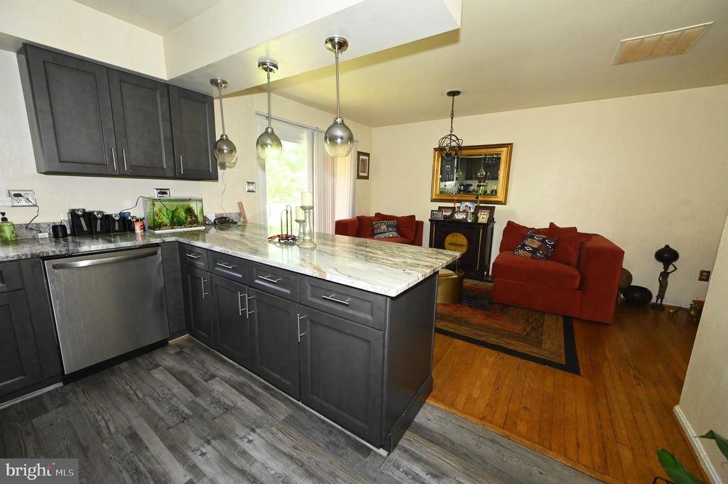 Image 7 of property listing at 1416 2ND ST, Lanham, MD 20706
