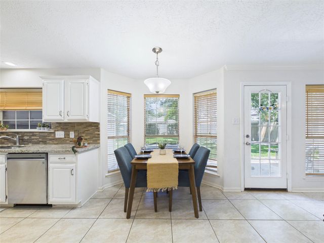 2815 Village Dale Avenue, Houston, TX 77059