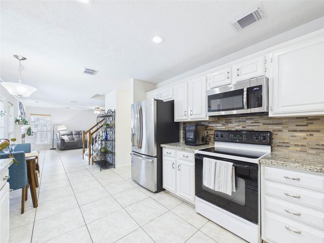 2815 Village Dale Avenue, Houston, TX 77059