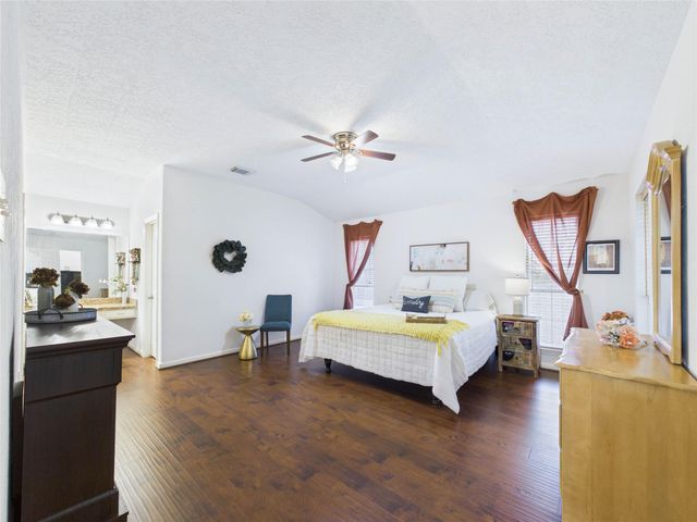 2815 Village Dale Avenue, Houston, TX 77059
