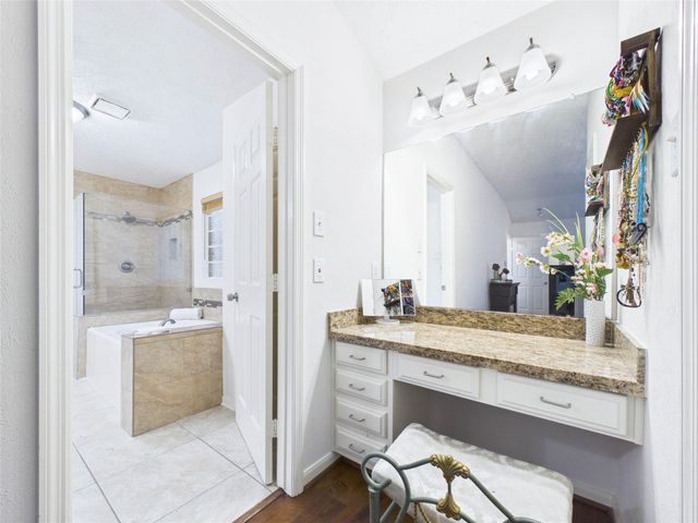 2815 Village Dale Avenue, Houston, TX 77059