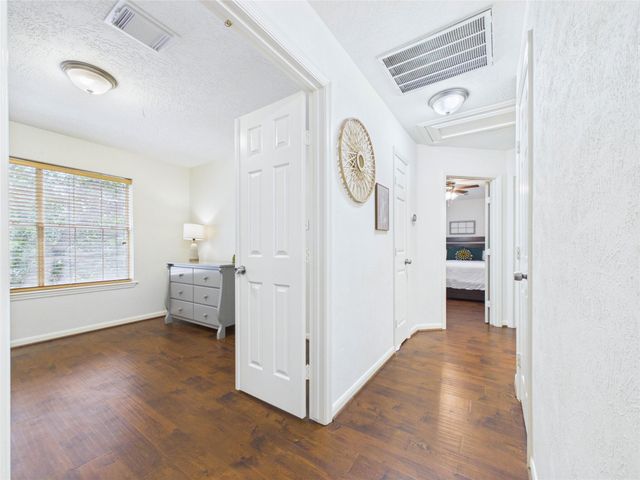 2815 Village Dale Avenue, Houston, TX 77059