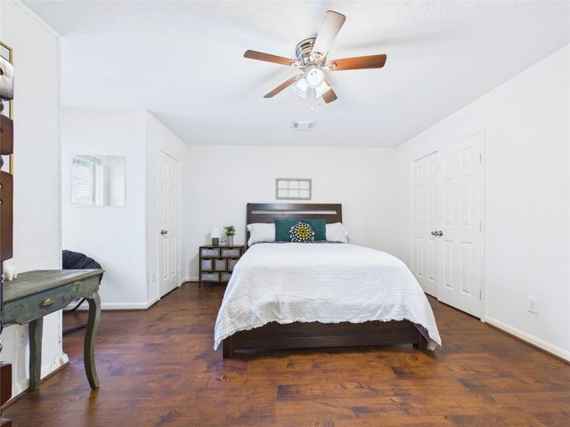 2815 Village Dale Avenue, Houston, TX 77059
