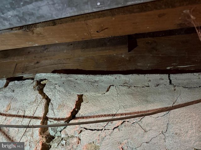 8002 IVY LN, Elkins Park, PA 19027