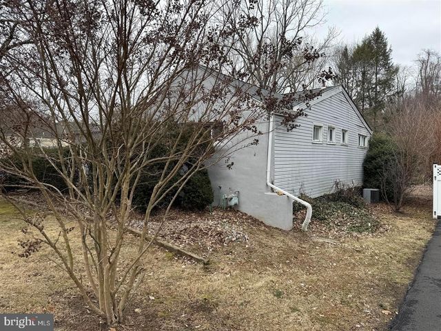 8002 IVY LN, Elkins Park, PA 19027