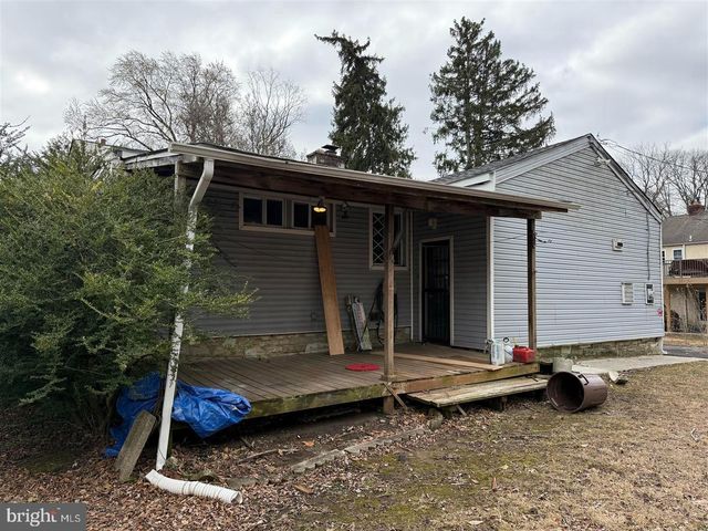 8002 IVY LN, Elkins Park, PA 19027