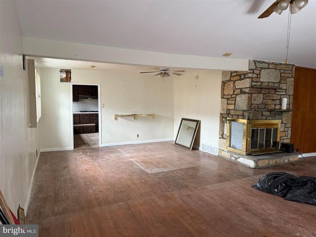 8002 IVY LN, Elkins Park, PA 19027