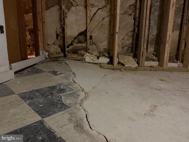 8002 IVY LN, Elkins Park, PA 19027