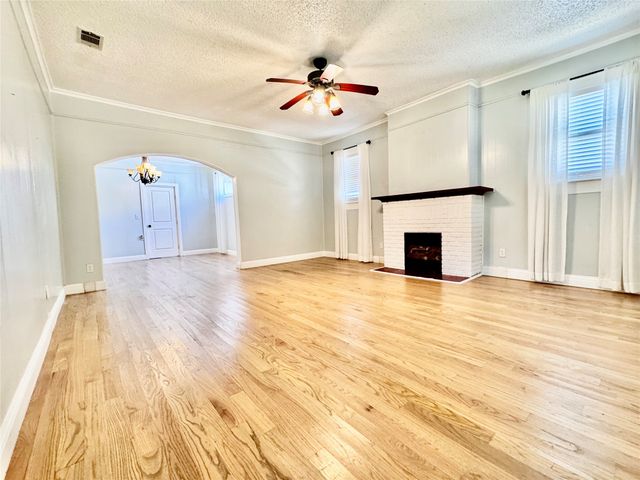 1912 Hurley Avenue, Fort Worth, TX 76110