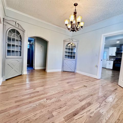 1912 Hurley Avenue, Fort Worth, TX 76110