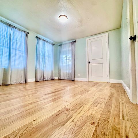 1912 Hurley Avenue, Fort Worth, TX 76110