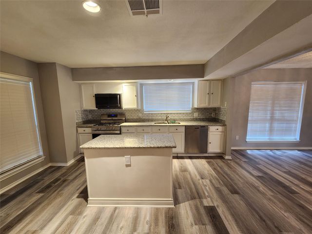 12239 Kleinmeadow Drive, Houston, TX 77066