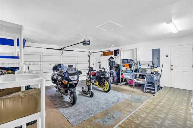 8209 NW 91st Ave, Tamarac, FL 33321