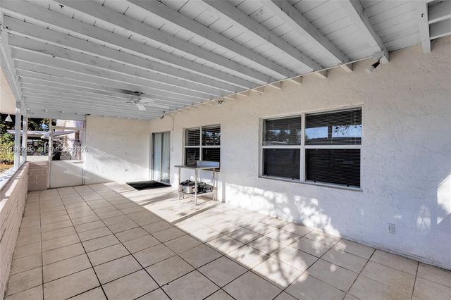 8209 NW 91st Ave, Tamarac, FL 33321