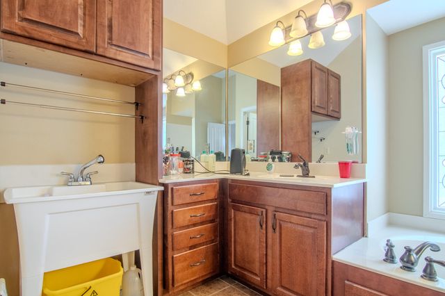 1515 S Natchez Road, Republic, MO 65738