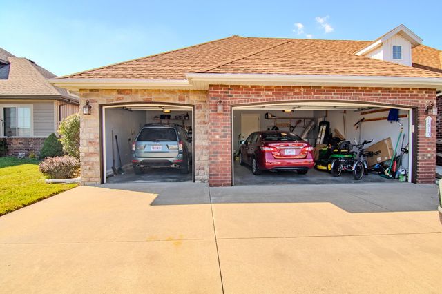 1515 S Natchez Road, Republic, MO 65738