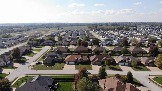 1515 S Natchez Road, Republic, MO 65738