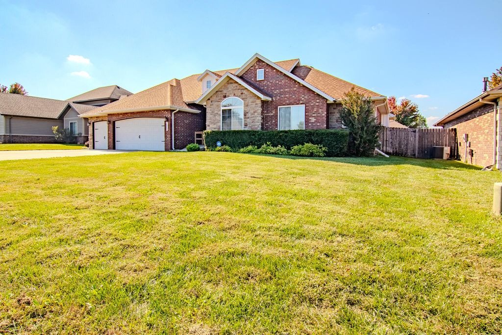 1515 S Natchez Road, Republic, MO 65738