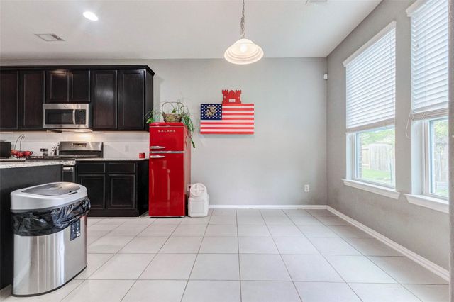 6614 Hunters Way Lane, Baytown, TX 77521