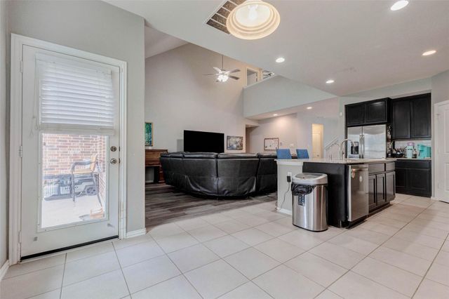 6614 Hunters Way Lane, Baytown, TX 77521