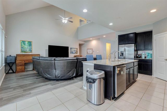 6614 Hunters Way Lane, Baytown, TX 77521