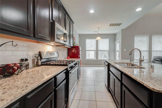 6614 Hunters Way Lane, Baytown, TX 77521