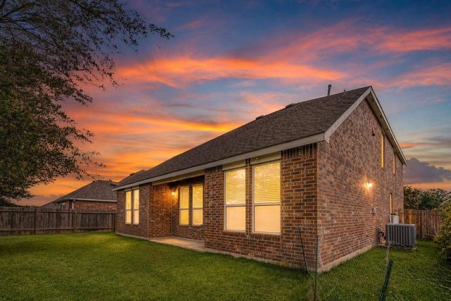 6614 Hunters Way Lane, Baytown, TX 77521