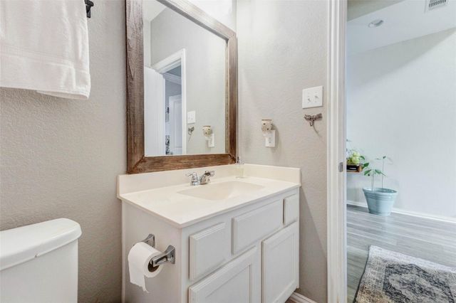 6614 Hunters Way Lane, Baytown, TX 77521