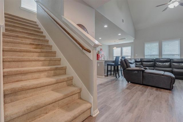 6614 Hunters Way Lane, Baytown, TX 77521