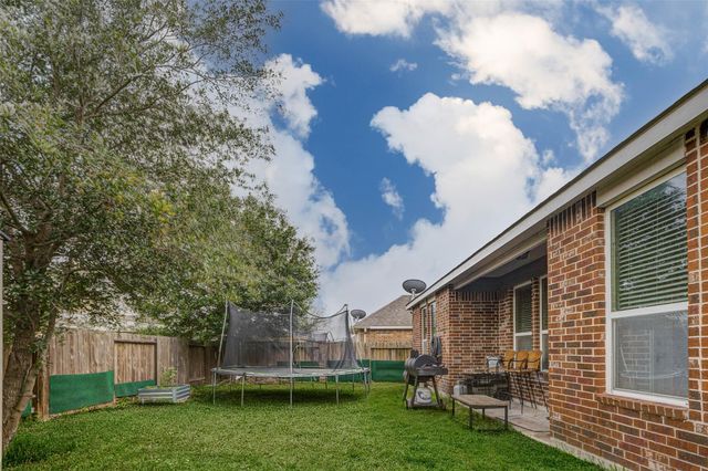 6614 Hunters Way Lane, Baytown, TX 77521