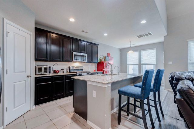 6614 Hunters Way Lane, Baytown, TX 77521