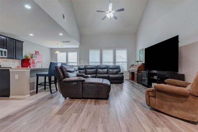 6614 Hunters Way Lane, Baytown, TX 77521
