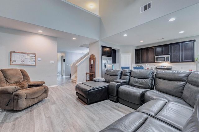 6614 Hunters Way Lane, Baytown, TX 77521