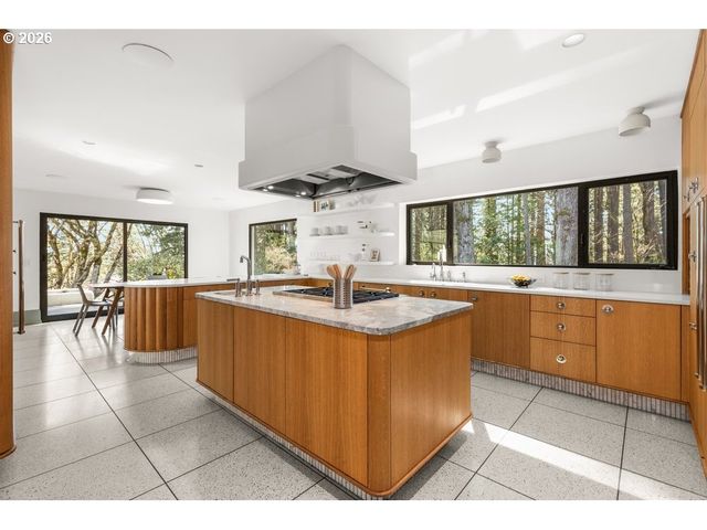 4855 Sw HEWETT Blvd, Portland, OR 97221