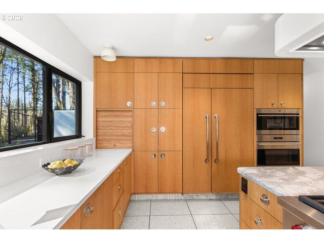 4855 Sw HEWETT Blvd, Portland, OR 97221