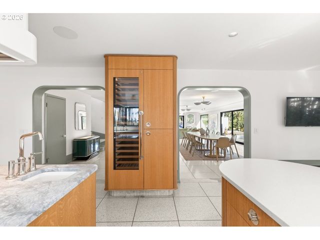 4855 Sw HEWETT Blvd, Portland, OR 97221