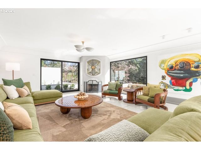 4855 Sw HEWETT Blvd, Portland, OR 97221