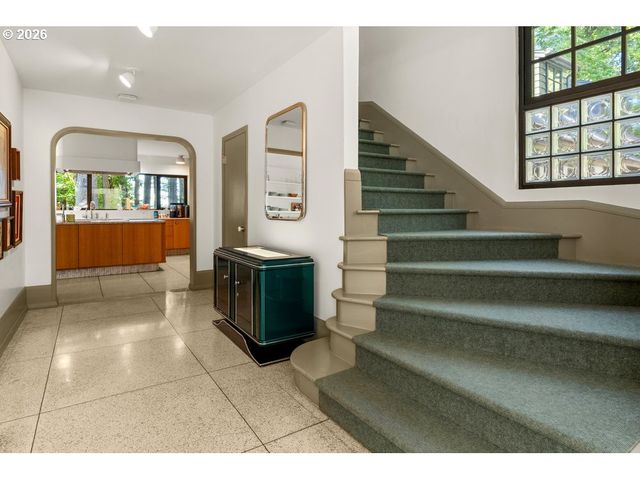 4855 Sw HEWETT Blvd, Portland, OR 97221