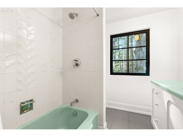 4855 Sw HEWETT Blvd, Portland, OR 97221