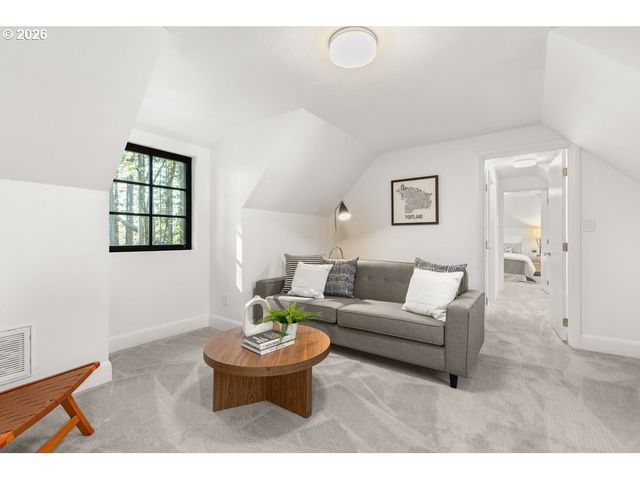 4855 Sw HEWETT Blvd, Portland, OR 97221