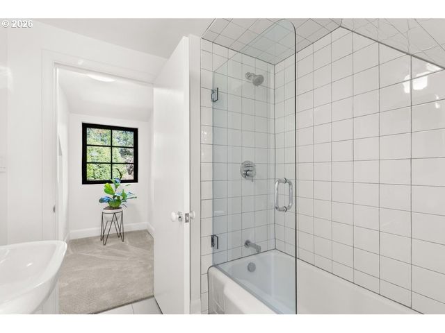 4855 Sw HEWETT Blvd, Portland, OR 97221