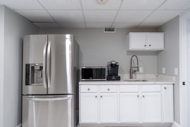 377 Shrewsbury St, Worcester, MA 01604