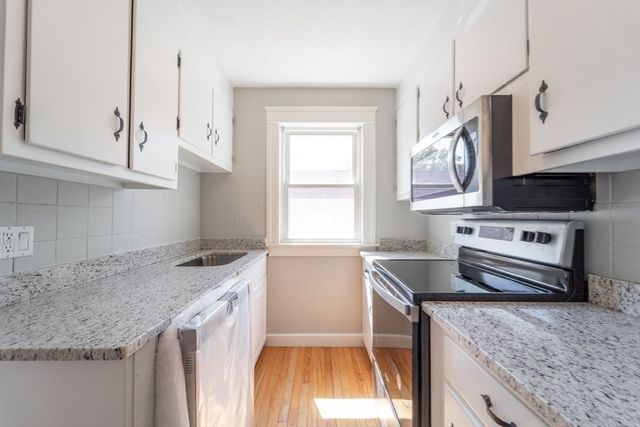 377 Shrewsbury St, Worcester, MA 01604