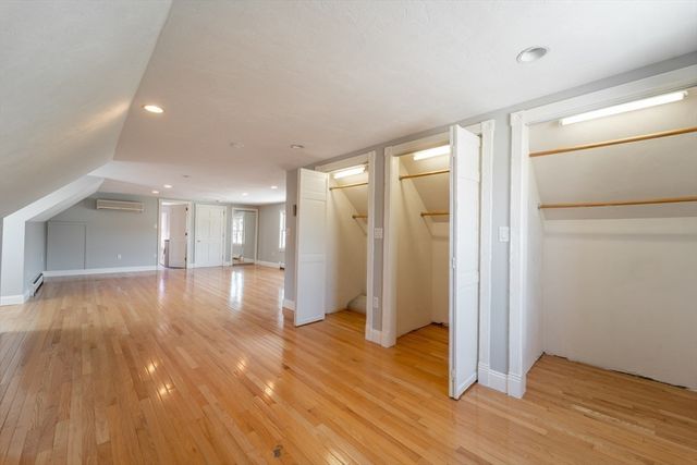 377 Shrewsbury St, Worcester, MA 01604